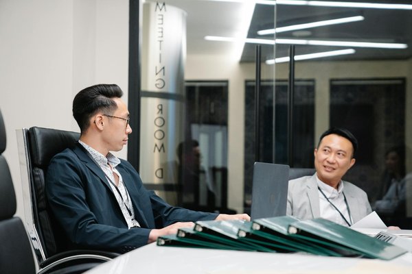 What are the best practices for effective management in UK companies?